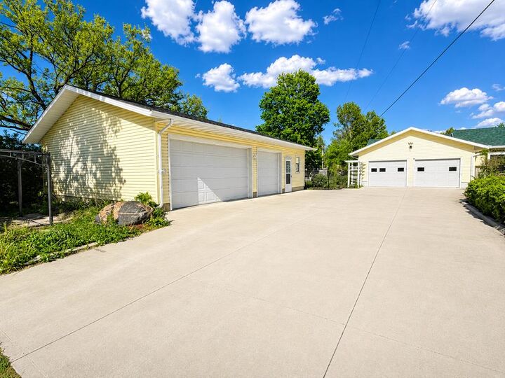 Property Photo:  2502 Nelson Avenue  IA 50569 