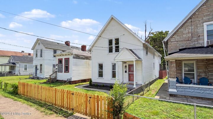 Property Photo: 3118 Bank St KY 40212