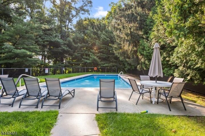 Property Photo:  22 Village Green Ct  NJ 07079 