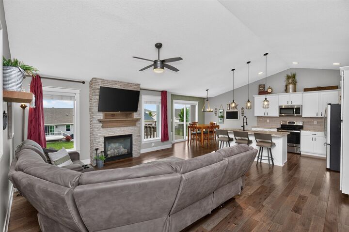 Property Photo:  4116 NW Applewood Street  IA 50023 