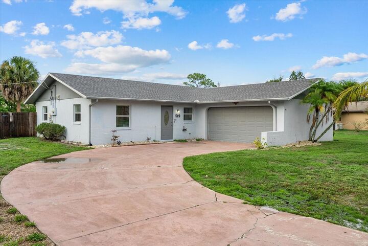 Property Photo:  519 64th Avenue Drive E  FL 34203 