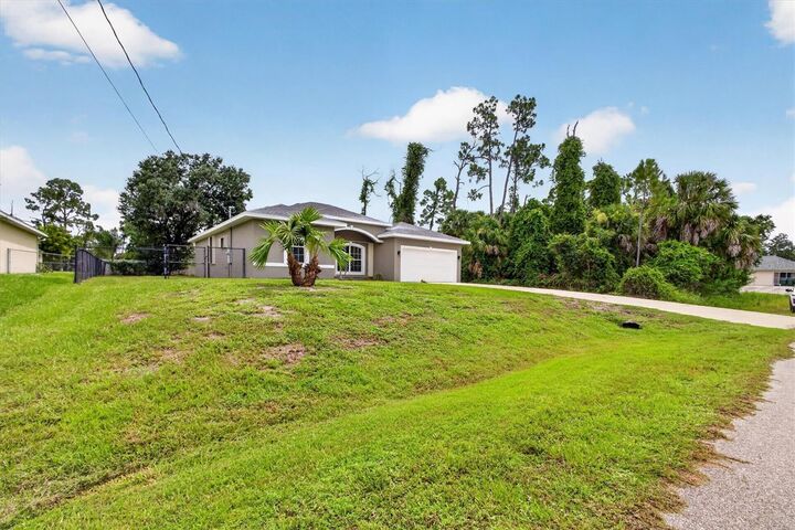 Property Photo: 1146 Woodcrest Lane FL 34286