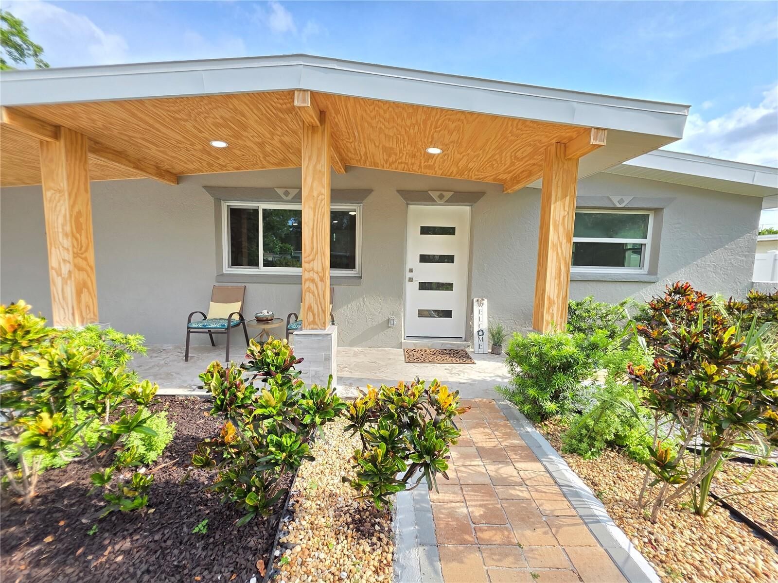 Property Photo:  138 Davison Avenue NE  FL 33703 