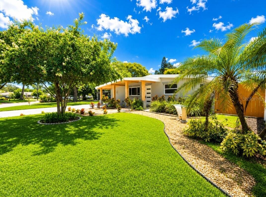 Property Photo: 138 Davison Avenue NE FL 33703