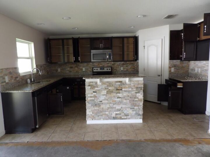Property Photo: 11301 Brighton Knoll Loop FL 33579