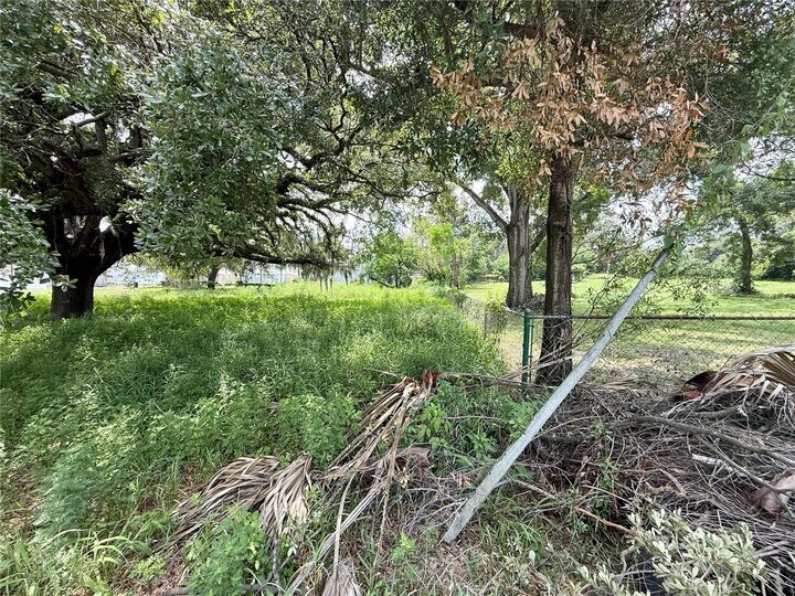 Property Photo: 4621 E Lake Ave FL 33610