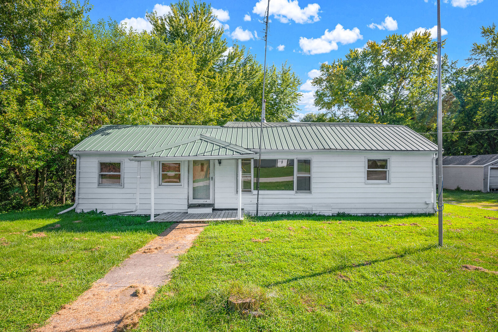 Property Photo:  207 E North Street  IL 61745 