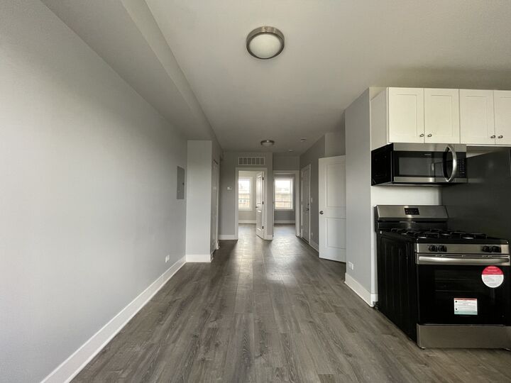 Property Photo: 722 N Austin Boulevard 1E IL 60302