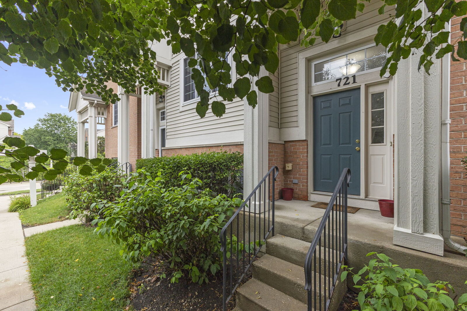 Property Photo:  721 Hanbury Drive  IL 60016 