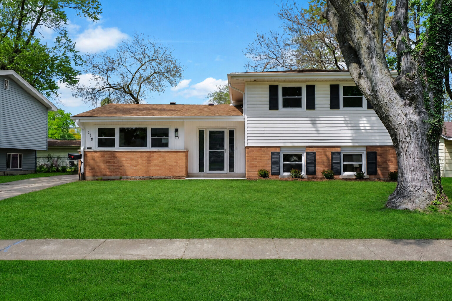 Property Photo:  118 Indiana Street  IL 60466 