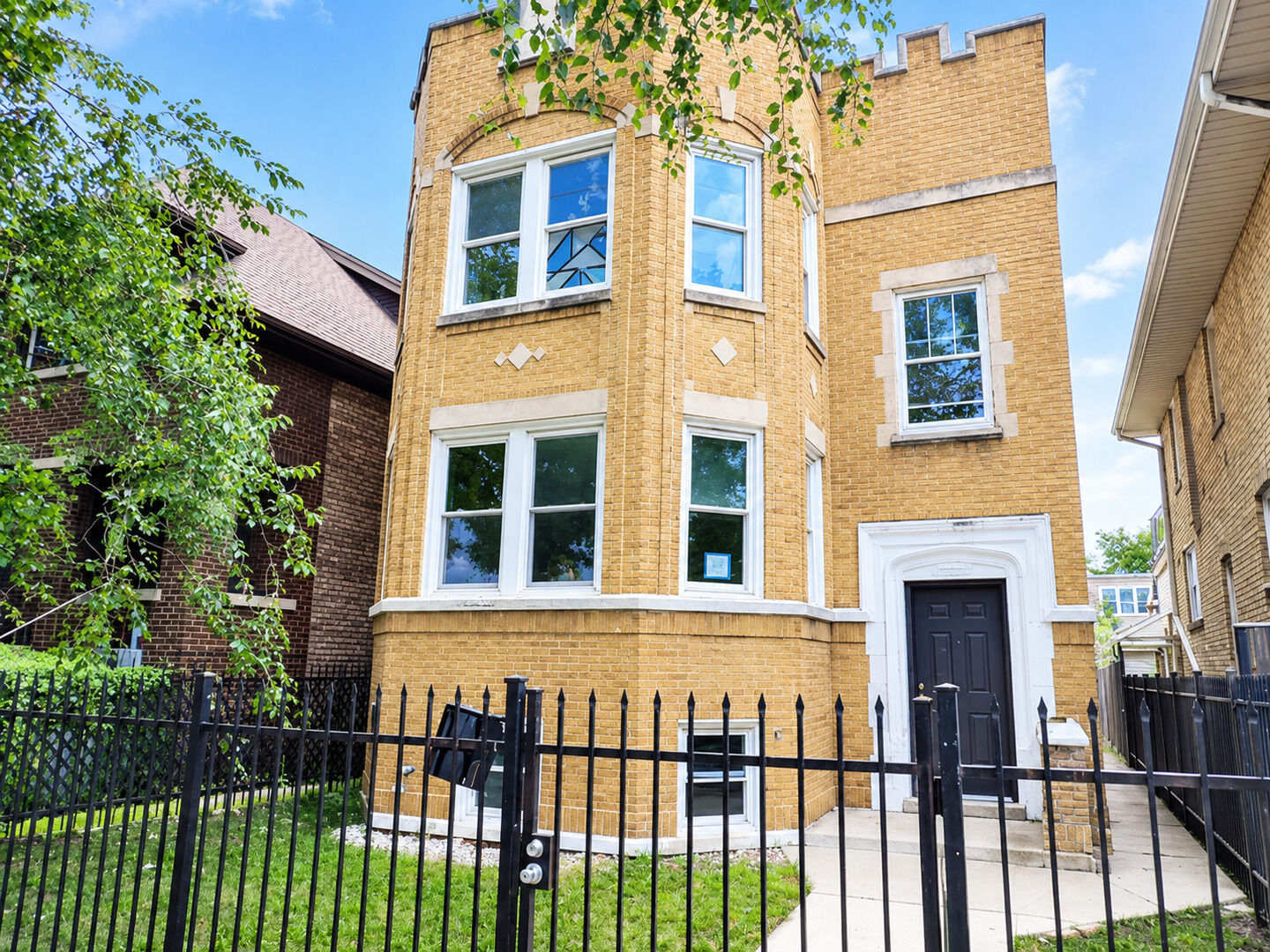 Property Photo: 5535 N Christiana Avenue IL 60625