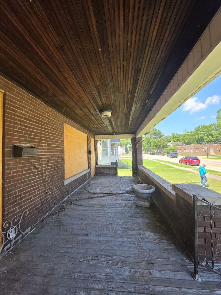 Property Photo: 431 S Harrison Avenue IL 60901