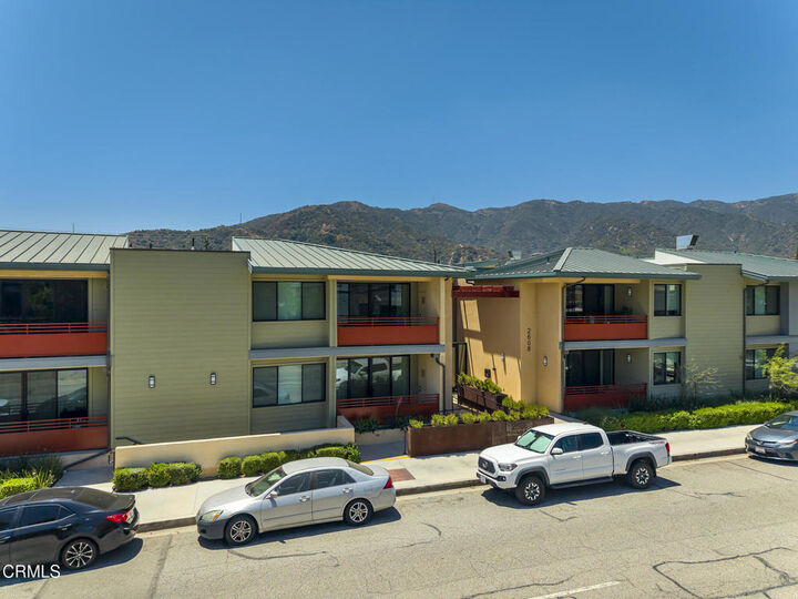 Property Photo: 2608 Honolulu Avenue 311 CA 91020