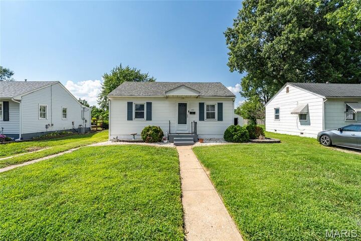 Property Photo:  2633 Center Street  IL 62040 