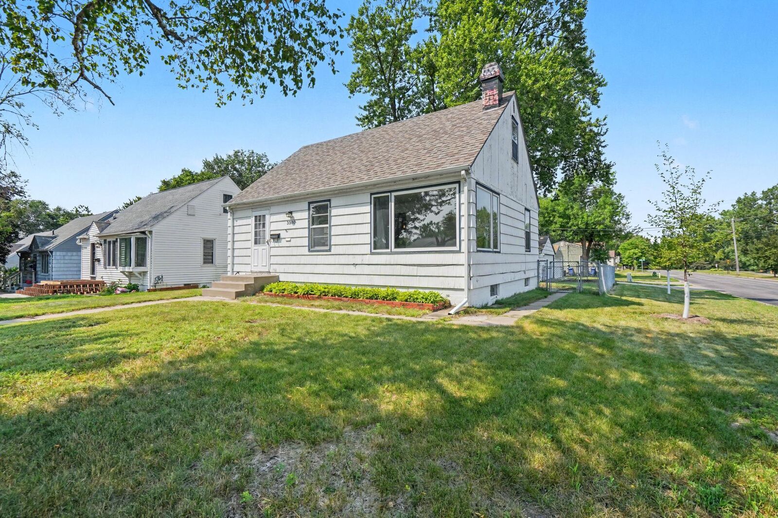 Property Photo: 3300 Xylon Avenue S MN 55426