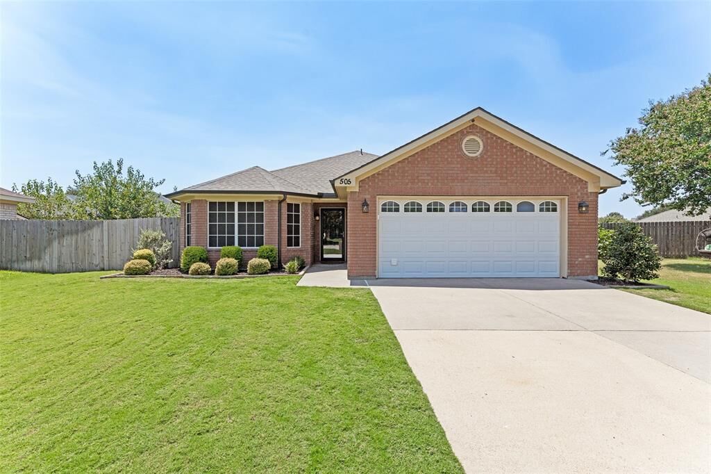 Property Photo:  505 Asher Court  TX 76131 