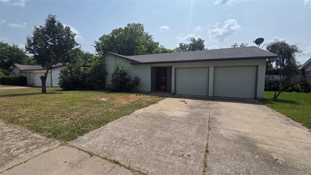 Property Photo: 335 Springwillow Road TX 76028