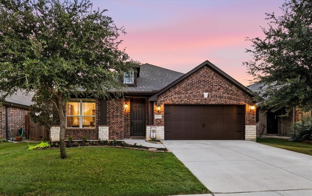 Property Photo: 9516 Athens Drive TX 76226