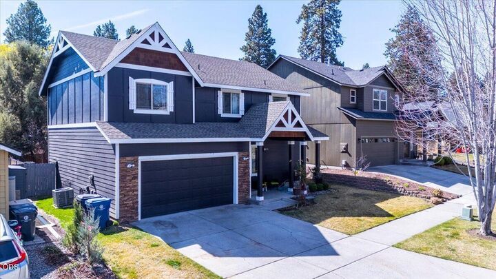 Property Photo:  20301 Knightsbridge Place  OR 97702 