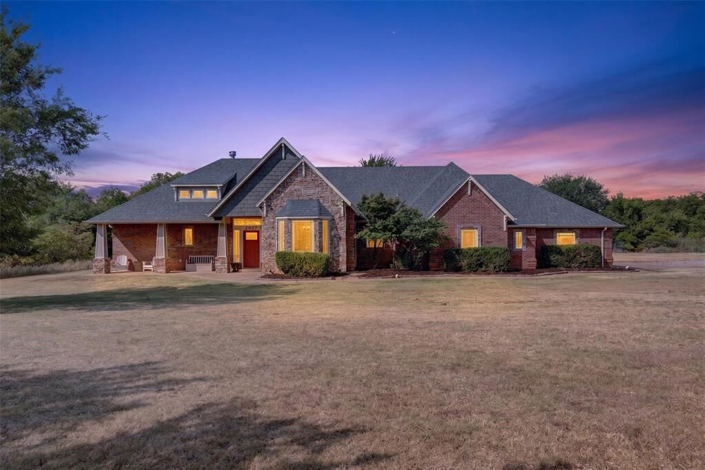Property Photo: 2807 Edmond NE Road OK 73078