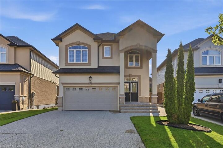 41 Aquasanta Crescent — photo 1