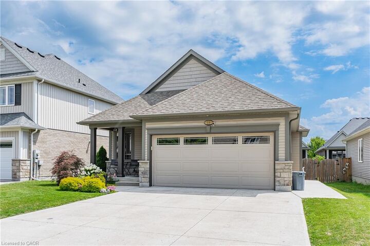 Property Photo:  18 Eastman Gateway  ON L2V 0E2 