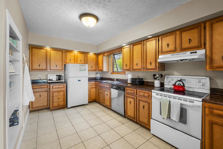 Property Photo: 3783 East Point Road PE C0A 2B0