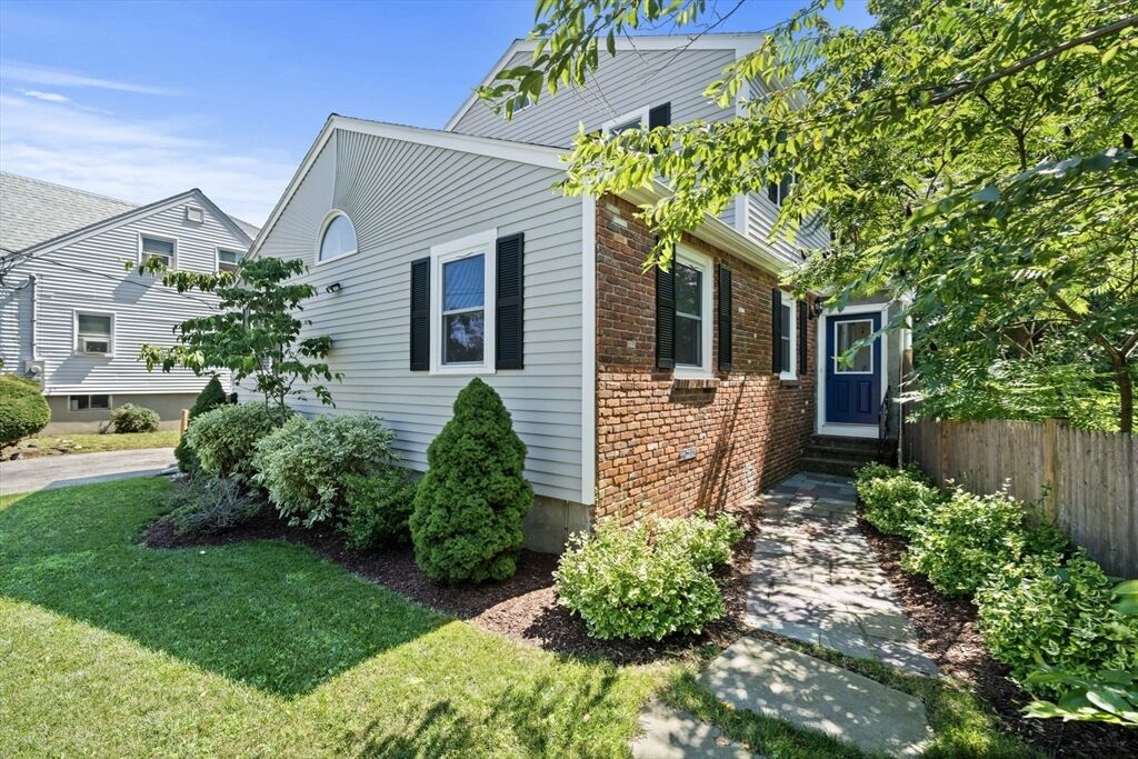 Property Photo:  5 Macarthur Circle  MA 01907 