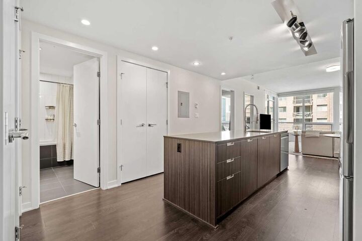 Property Photo: 626 14 Avenue SW 701 AB T2R 0X4