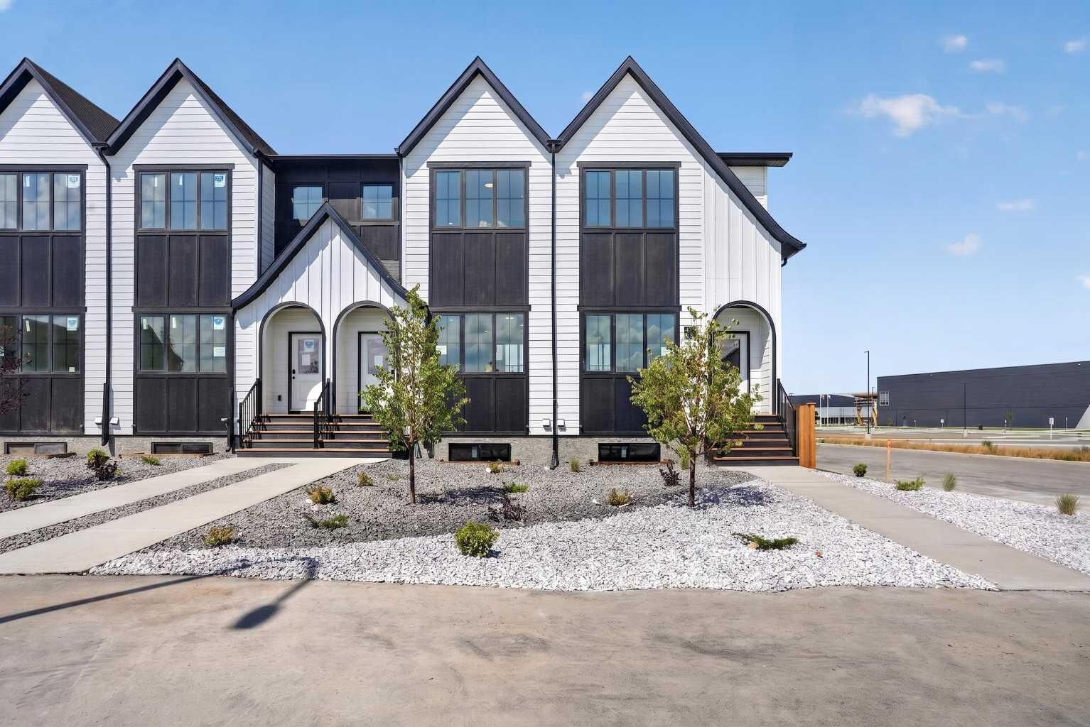 Property Photo:  2716 16 Avenue  AB T1M 0G8 