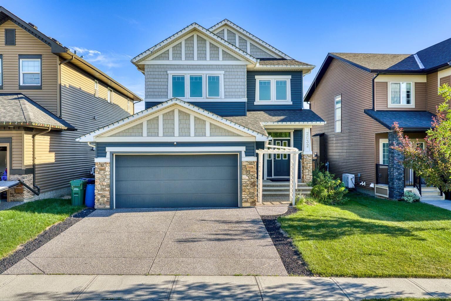Property Photo: 2632 Ravenslea Gardens SE AB T4A 0T2