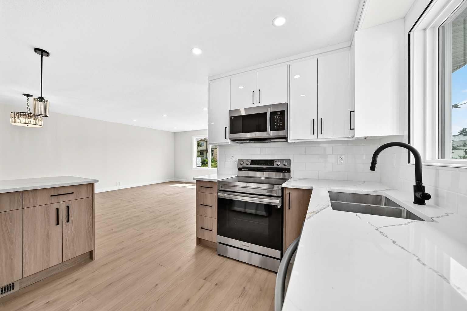 Property Photo:  4 Abingdon Court NE  AB T2A 6S5 