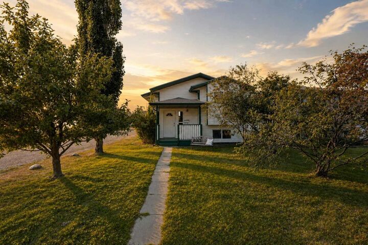 Property Photo: 5260 Lansdowne Avenue AB T0M 0J0