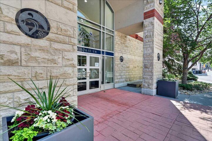 Property Photo: 110 7 Street SW 603 AB T2P 5M9
