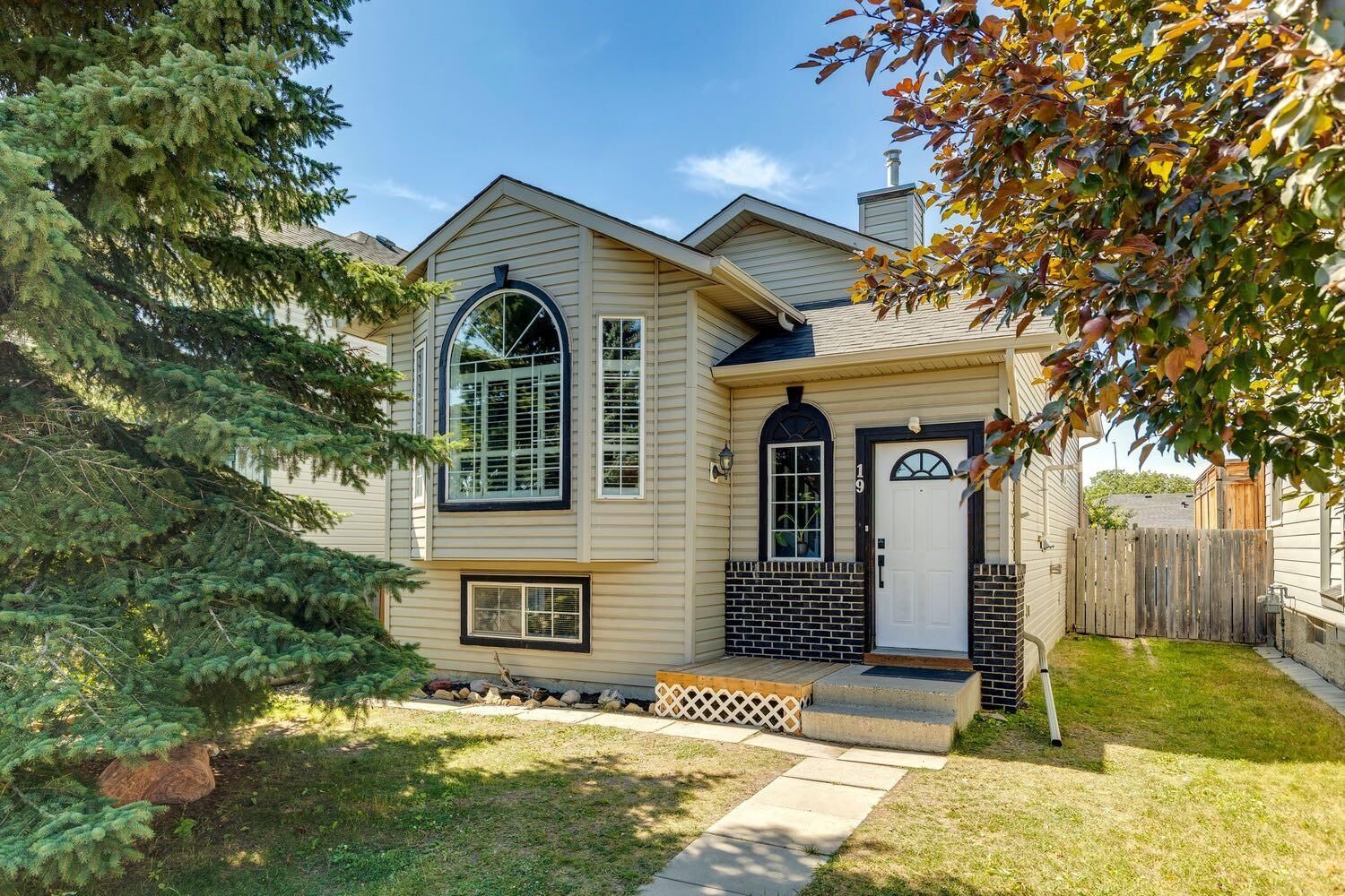 Property Photo: 19 Covington Close NE AB T3K 4M2