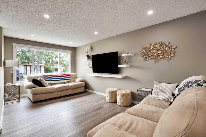 Property Photo: 115 Abingdon Crescent NE AB T2A 6W8