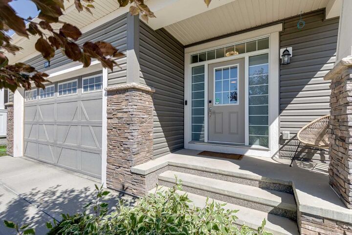 Property Photo:  208 Osborne Green SW  AB T4B 5E4 