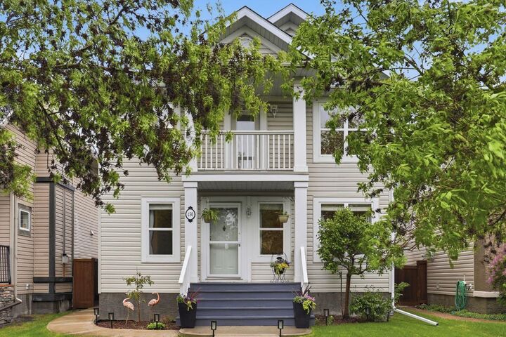 Property Photo: 450 Elgin Way SE AB T2Z 3Y6