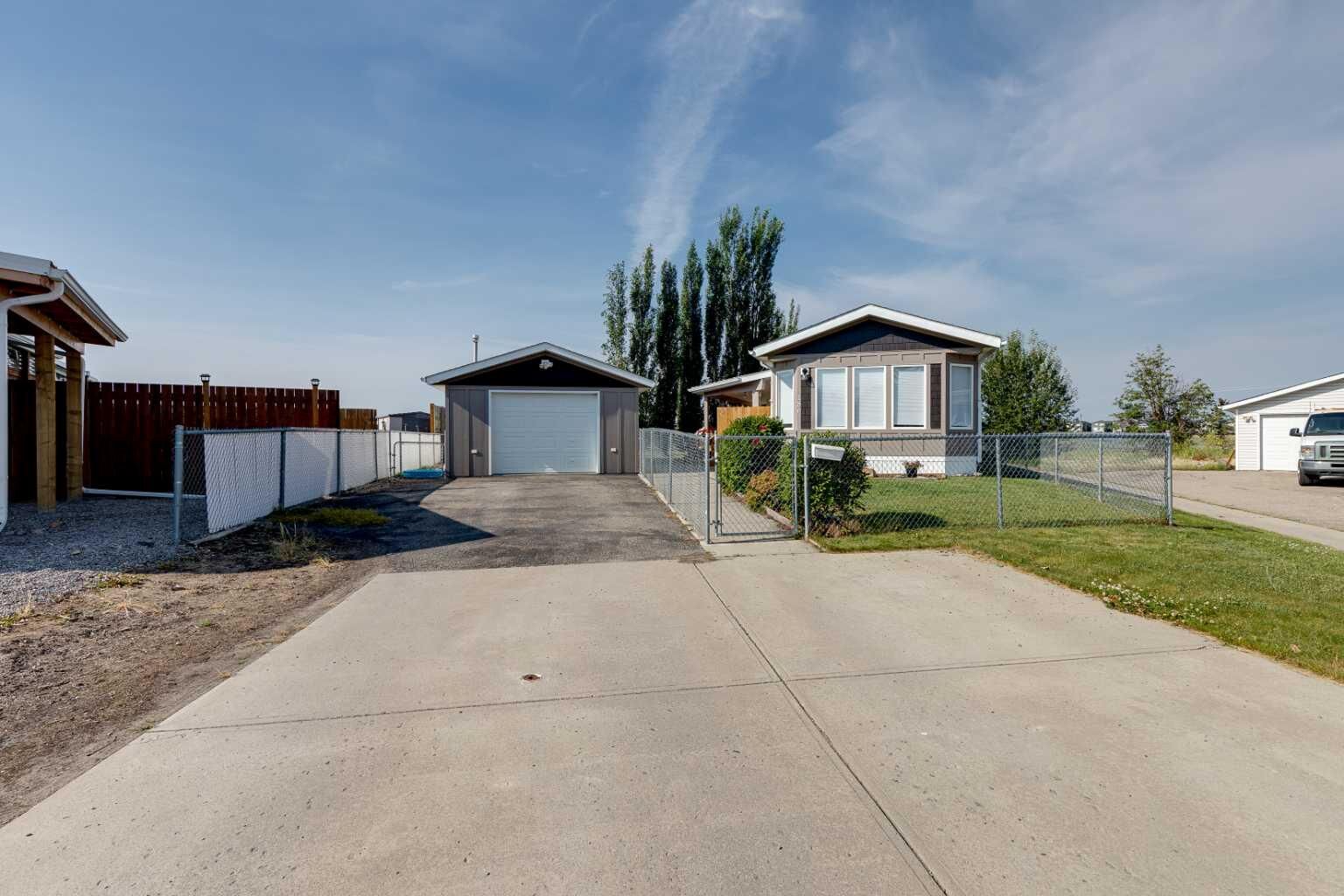 Property Photo: 186 Meadowlark Lane AB T0M 0N0