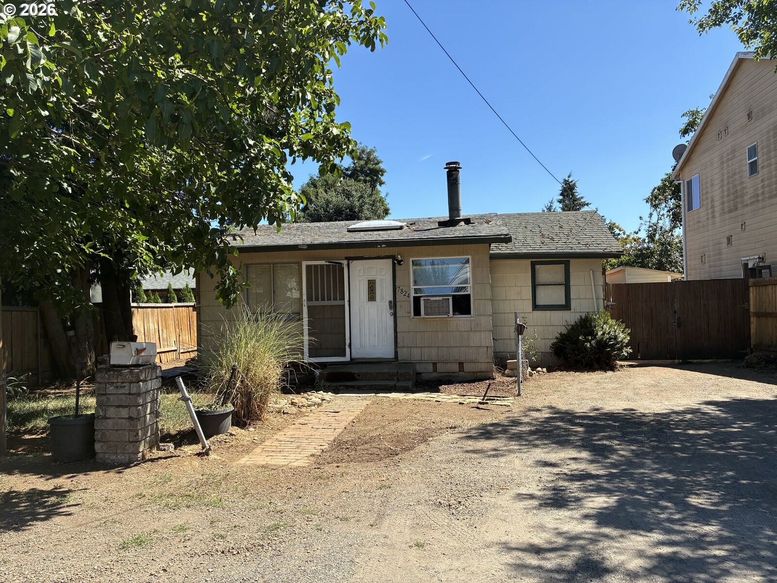 Property Photo:  7824 SE 64th Ave  OR 97206 