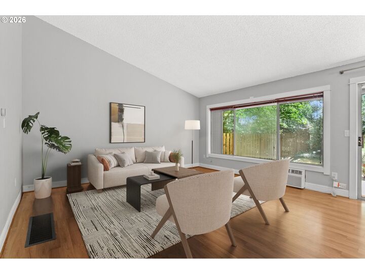 Property Photo: 6837 NE Claremont Ave OR 97211