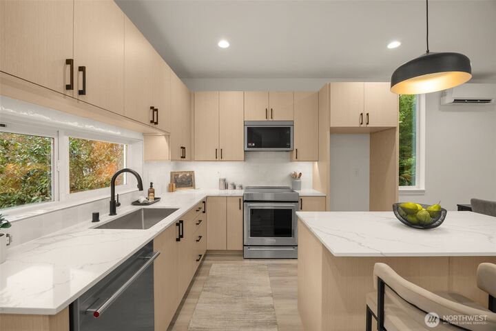 Property Photo:  821 B  17th Avenue  WA 98144 