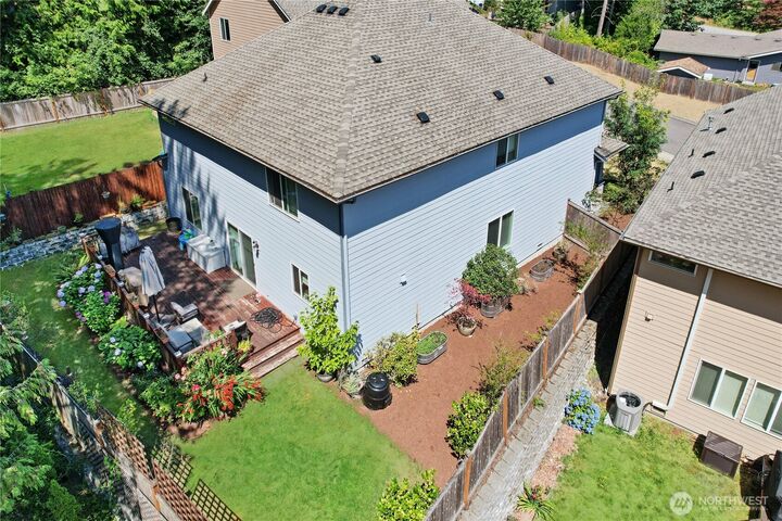 Property Photo:  124  147th Place SE  WA 98087 