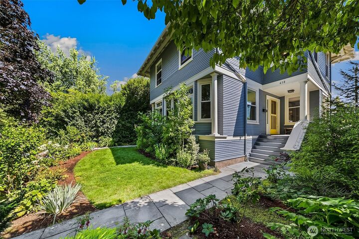 Property Photo:  418  16th Avenue E 418  WA 98112 
