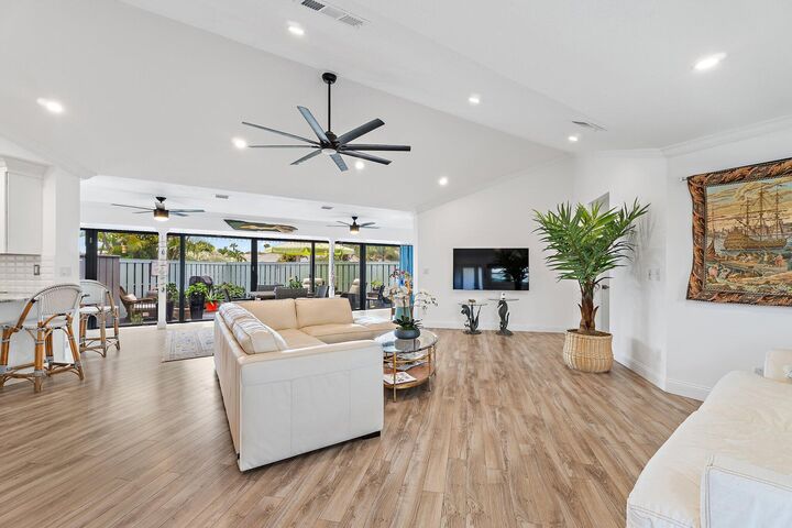 Property Photo:  1127 E Seminole Avenue 24B  FL 33477 