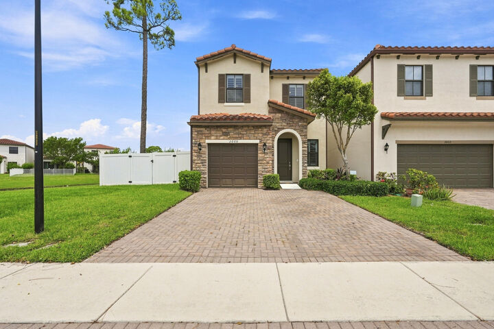 Property Photo: 3000 King Palm Way FL 33410