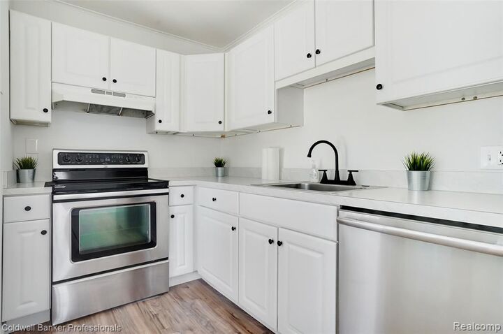 Property Photo:  2436 Toby Road  MI 48359 