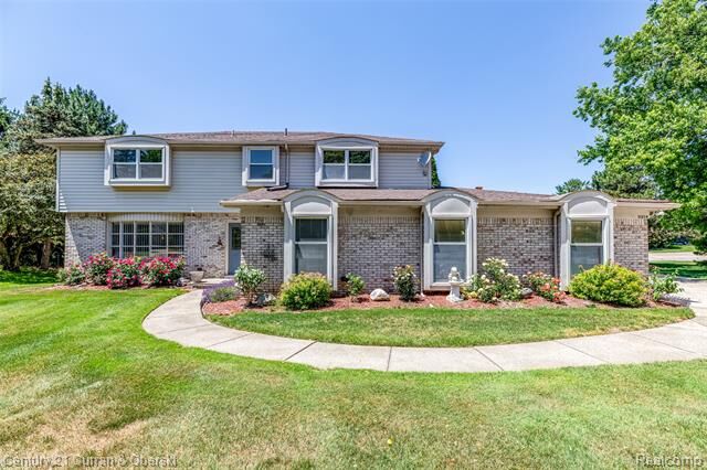 Property Photo: 31259 Applewood Lane MI 48331