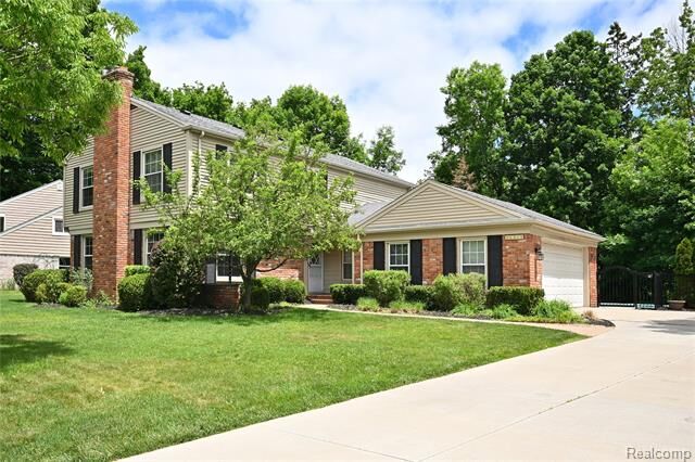 Property Photo: 31310 Foxboro Way MI 48025
