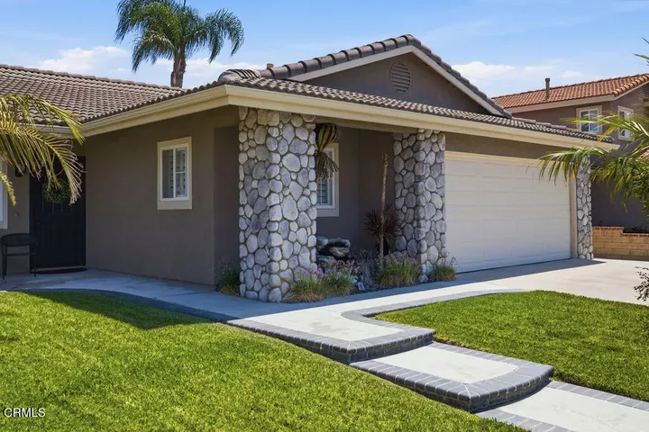 Property Photo:  274 Cinnamon Oak Avenue  CA 93004 